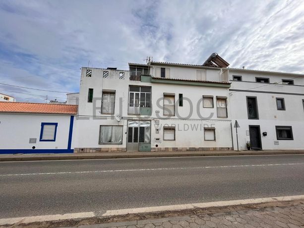 Edifício com 2 pisos · Lagos