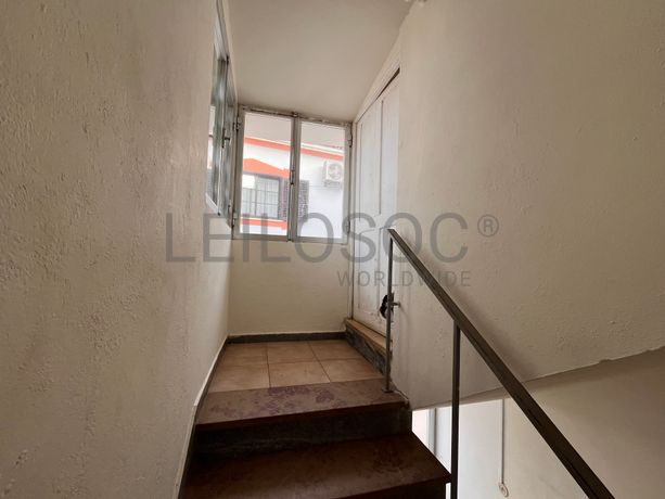 Edifício com 2 pisos · Lagos