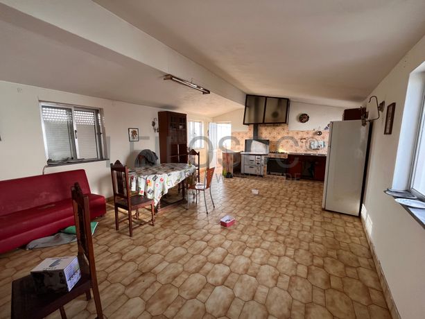 Edifício com 2 pisos · Lagos