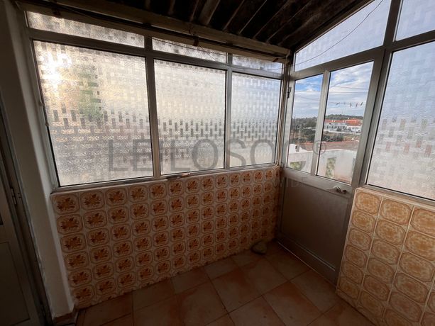 Edifício com 2 pisos · Lagos