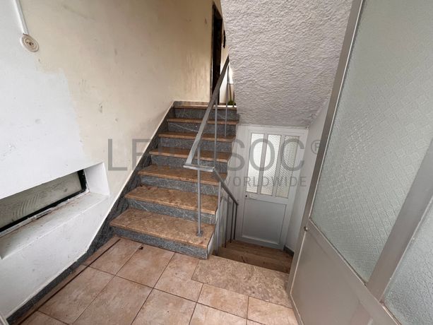 Edifício com 2 pisos · Lagos