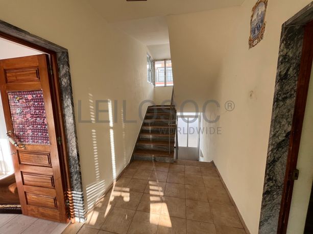 Edifício com 2 pisos · Lagos