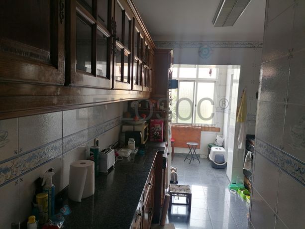 Apartamento T2 c/ logradouro · Amadora