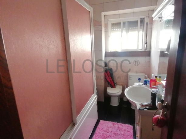 Apartamento T2 c/ logradouro · Amadora