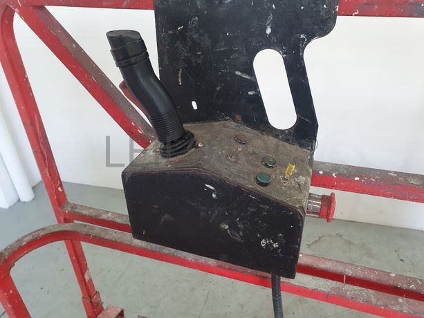 Plataforma Elevatória Haulotte Compact 8