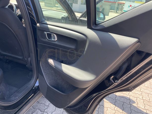 Volvo XC40 T3 · Ano 2018