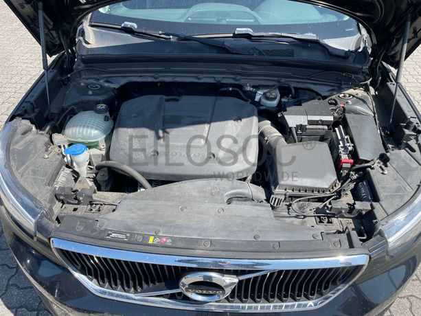 Volvo XC40 T3 · Ano 2018