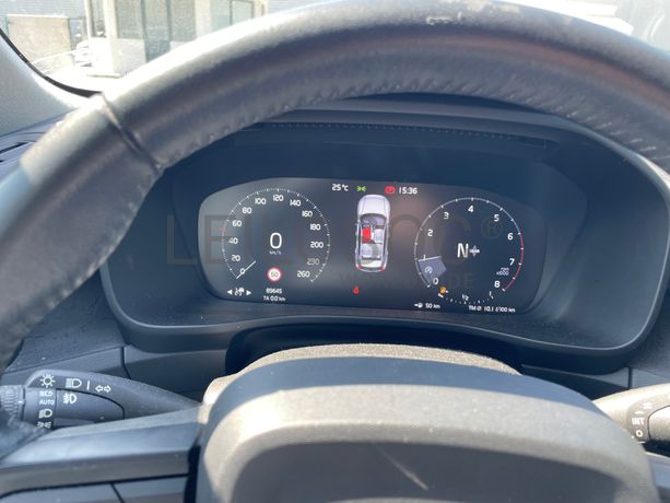 Volvo XC40 T3 · Ano 2018