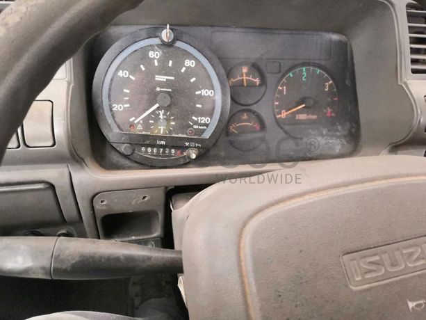 Isuzu NPR 65 · Ano 1996
