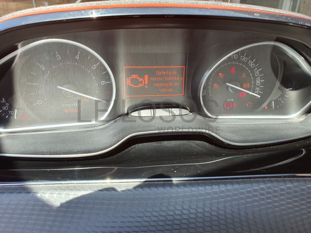 Peugeot 208 1.2 · Ano 2015