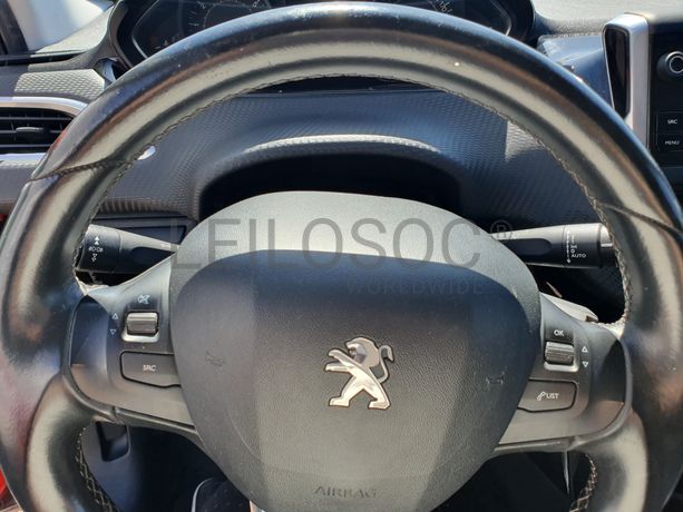 Peugeot 208 1.2 · Ano 2015