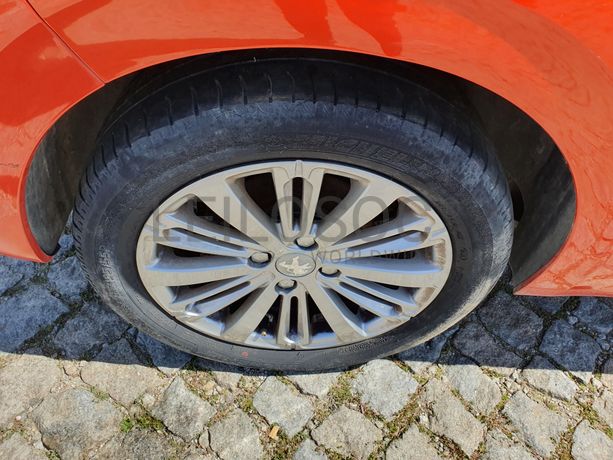 Peugeot 208 1.2 · Ano 2015