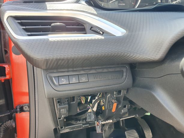 Peugeot 208 1.2 · Ano 2015