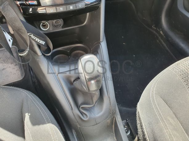 Peugeot 208 1.2 · Ano 2015