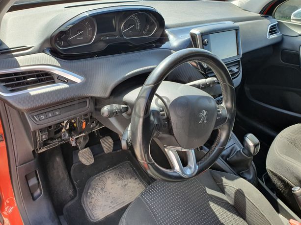 Peugeot 208 1.2 · Ano 2015
