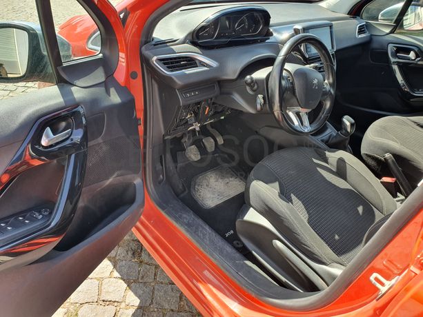 Peugeot 208 1.2 · Ano 2015
