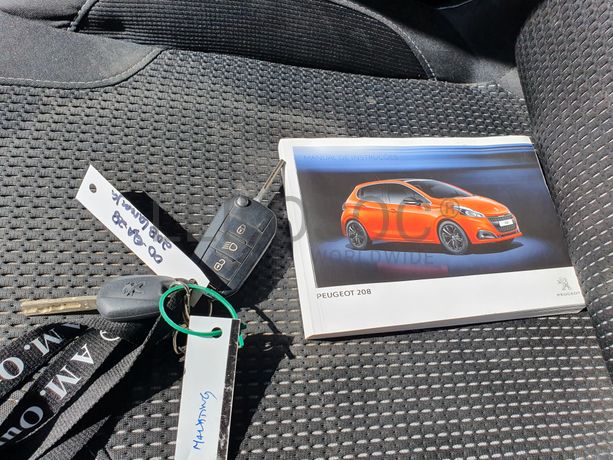 Peugeot 208 1.2 · Ano 2015