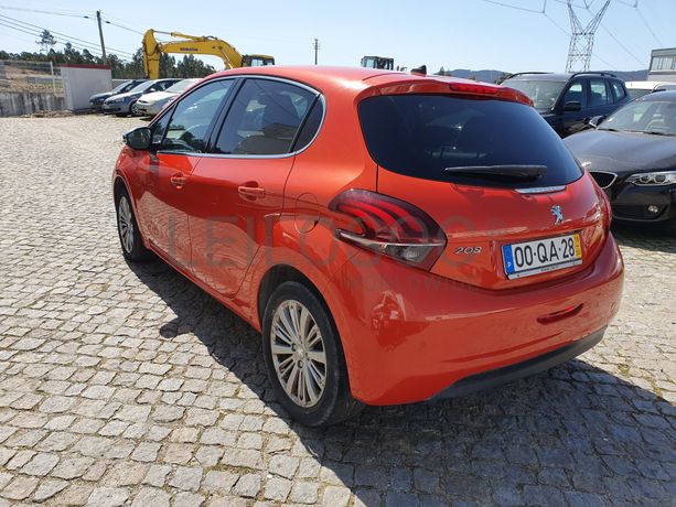 Peugeot 208 1.2 · Ano 2015