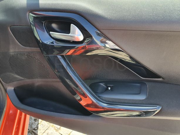 Peugeot 208 1.2 · Ano 2015
