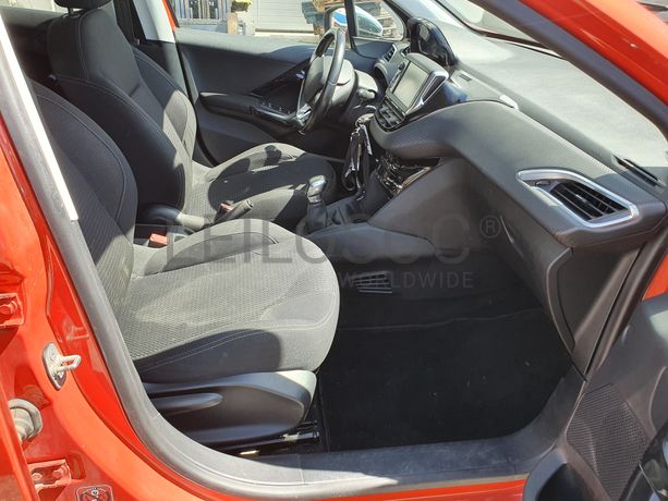 Peugeot 208 1.2 · Ano 2015