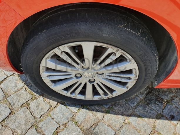 Peugeot 208 1.2 · Ano 2015