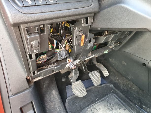 Peugeot 208 1.2 · Ano 2015