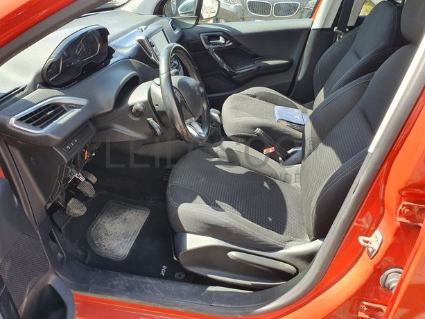 Peugeot 208 1.2 · Ano 2015