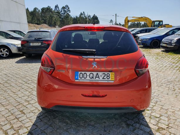 Peugeot 208 1.2 · Ano 2015