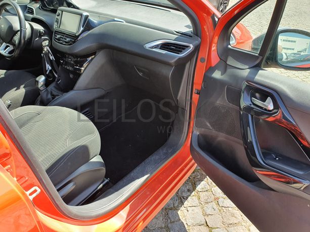 Peugeot 208 1.2 · Ano 2015