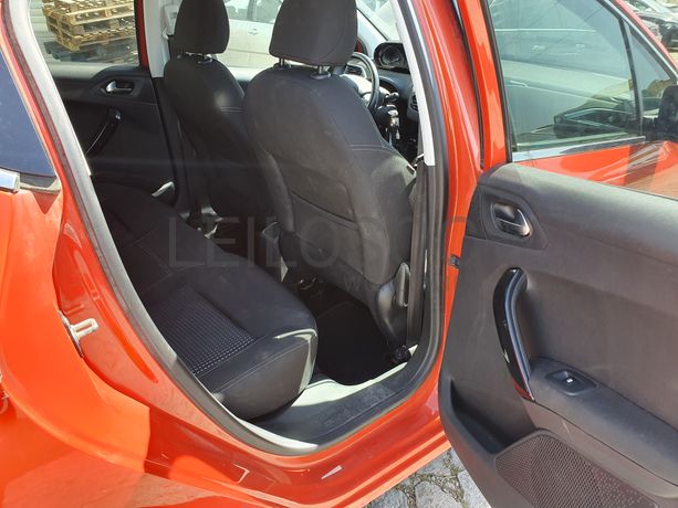 Peugeot 208 1.2 · Ano 2015