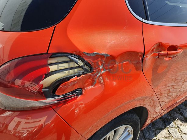 Peugeot 208 1.2 · Ano 2015