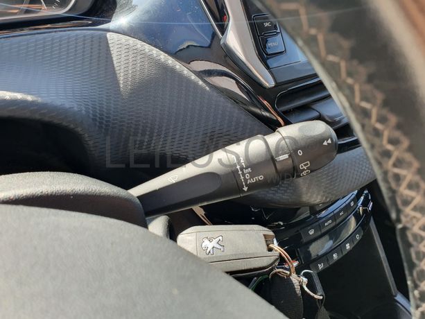 Peugeot 208 1.2 · Ano 2015