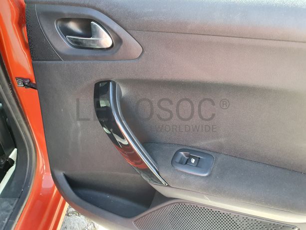 Peugeot 208 1.2 · Ano 2015