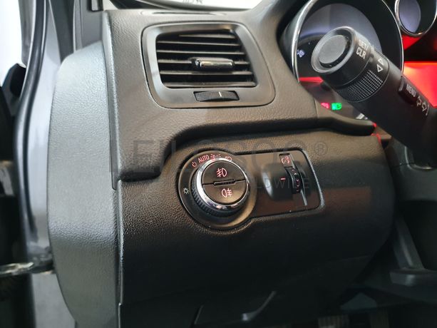 Opel Insignia 2.0 CDTI · Ano 2010