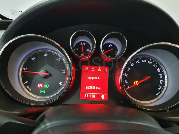 Opel Insignia 2.0 CDTI · Ano 2010