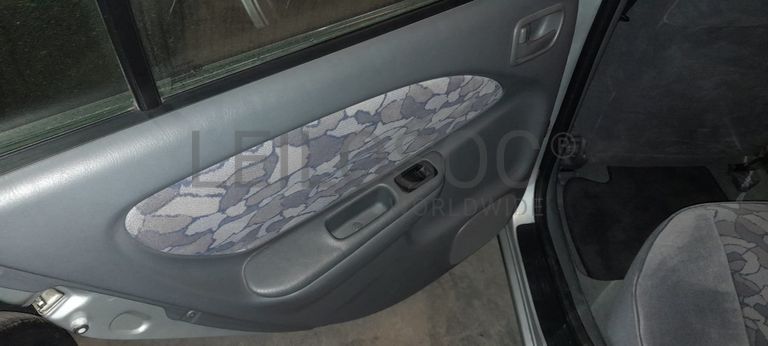 Toyota Avensis 1.6 · Ano 1998