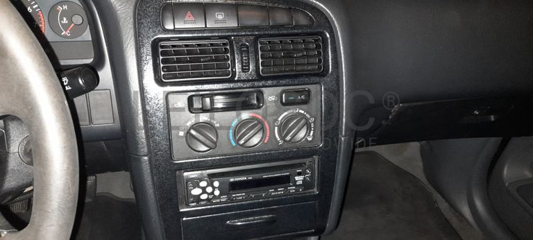 Toyota Avensis 1.6 · Ano 1998