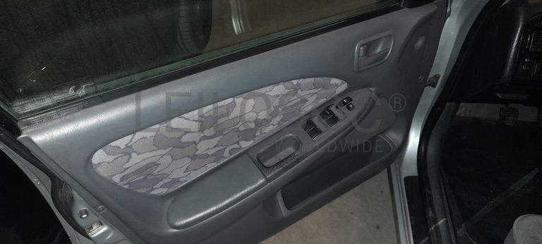 Toyota Avensis 1.6 · Ano 1998