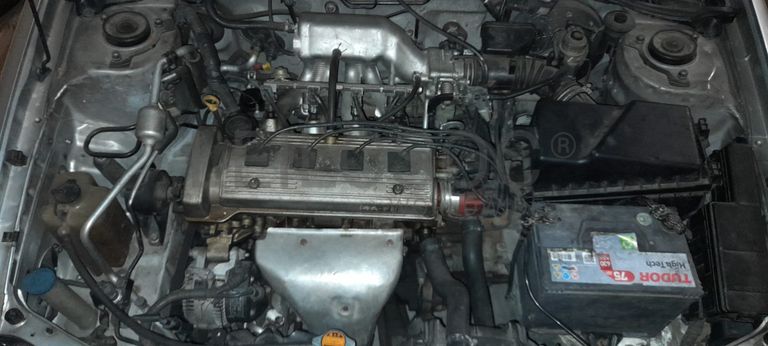 Toyota Avensis 1.6 · Ano 1998