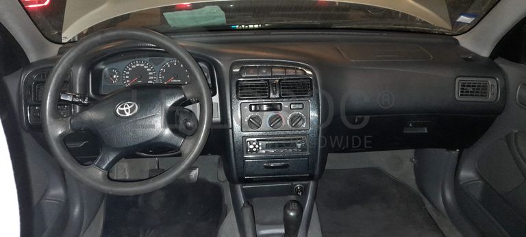 Toyota Avensis 1.6 · Ano 1998