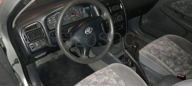 Toyota Avensis 1.6 · Ano 1998