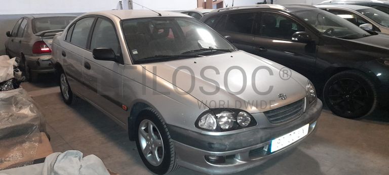 Toyota Avensis 1.6 · Ano 1998