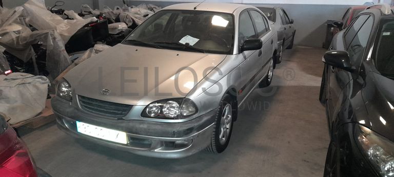 Toyota Avensis 1.6 · Ano 1998