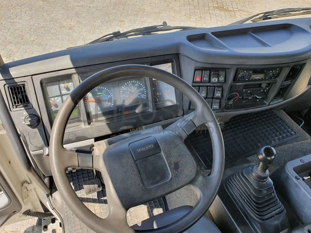 Volvo FL6 Basculante · Ano 2004