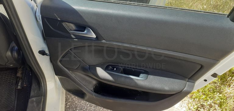 Peugeot 308 II SW 1.6 HDI · Ano 2015