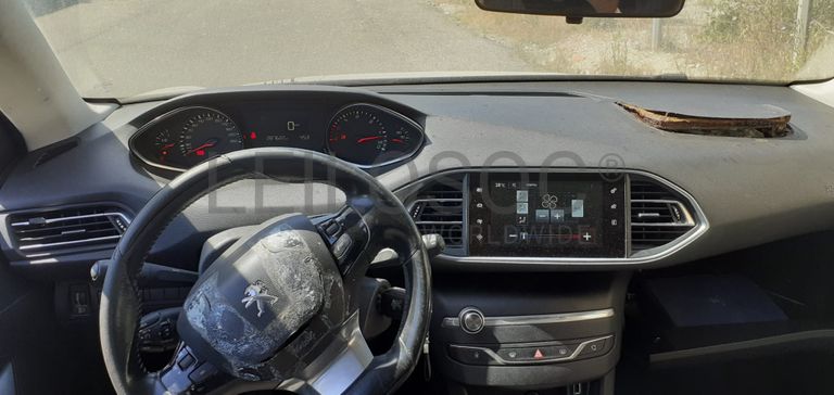 Peugeot 308 II SW 1.6 HDI · Ano 2015