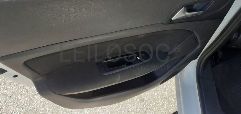 Peugeot 308 II SW 1.6 HDI · Ano 2015