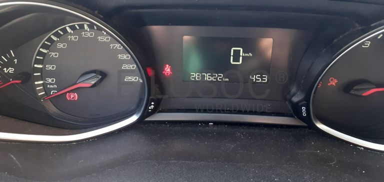 Peugeot 308 II SW 1.6 HDI · Ano 2015