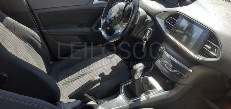 Peugeot 308 II SW 1.6 HDI · Ano 2015