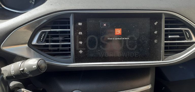 Peugeot 308 II SW 1.6 HDI · Ano 2015